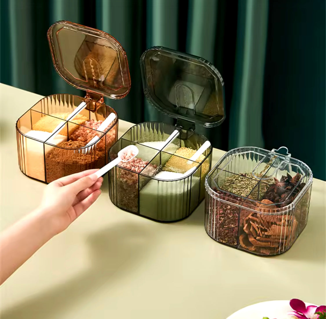 Four Compartment Seasoning Spice Box, Transparent Flip Cover Spice Box, Kitchen Spice Pot Four Compartment Seasoning Spice Box, Transparent Flip Cover Spice Box, Kitchen Spice Pot